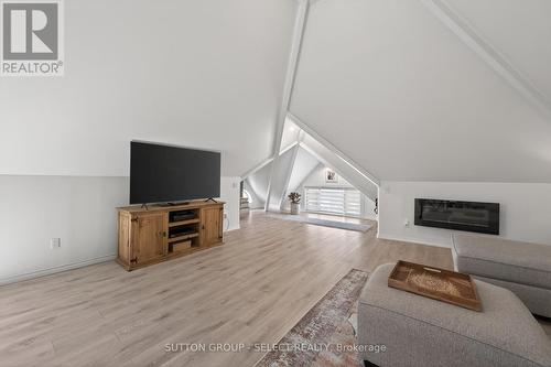 28 Wellington Street, St. Thomas, ON - Indoor With Fireplace