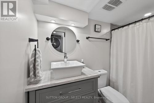 28 Wellington Street, St. Thomas, ON - Indoor Photo Showing Bathroom