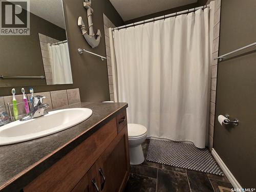 610 Barber Crescent, Weyburn, SK - Indoor Photo Showing Bathroom