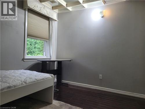 49 West 3Rd Street, Hamilton, ON - Indoor Photo Showing Bedroom