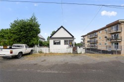 674 Farquhar St Nanaimo, BC V9R 2E5