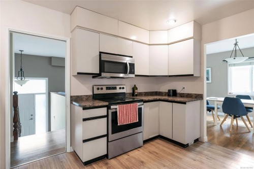 3958 Emerald Pl, Saanich, BC 