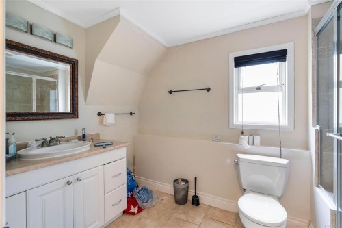 3958 Emerald Pl, Saanich, BC 