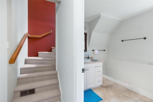 3958 Emerald Pl, Saanich, BC 