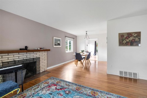 3958 Emerald Pl, Saanich, BC 