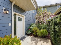 #21-1515 Keating Cross Rd  Central Saanich, BC V8M 1W9
