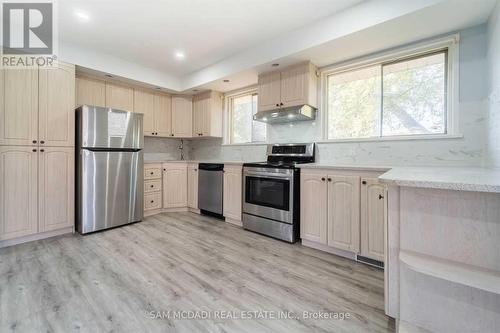 5318 Mericourt Road, Burlington, ON - Indoor Photo Showing Kitchen