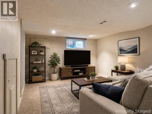 7310 51 Street Ne, Salmon Arm, BC - Indoor Photo Showing Living Room