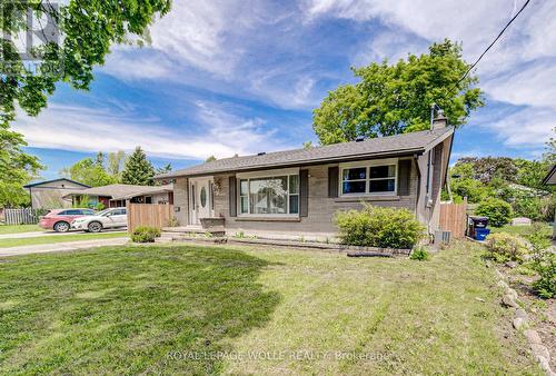 152 CLARK AVENUE  Kitchener, ON N2C 1Y5