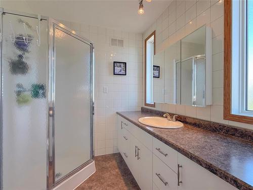 12 Sunset Road, Killarney, MB - Indoor Photo Showing Bathroom