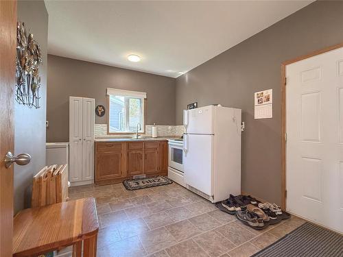 12 Sunset Road, Killarney, MB - Indoor Photo Showing Kitchen With Double Sink