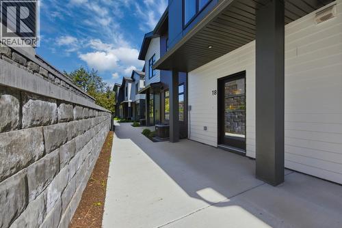 7599 Klinger Road Unit# 18, Okanagan Landing, BC - Outdoor With Exterior