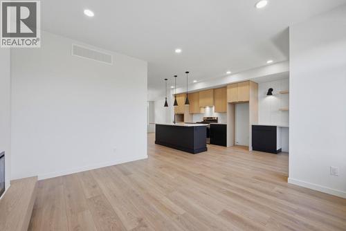7599 Klinger Road Unit# 18, Okanagan Landing, BC - Indoor Photo Showing Kitchen