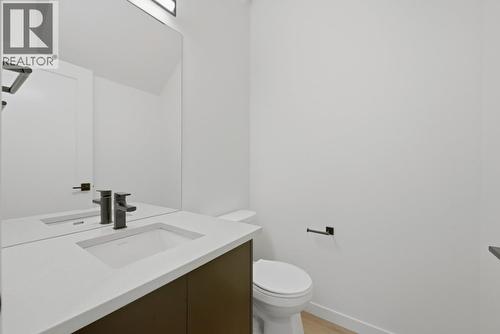 7599 Klinger Road Unit# 18, Okanagan Landing, BC - Indoor Photo Showing Bathroom