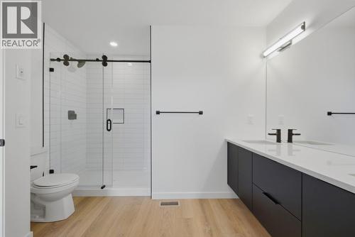 7599 Klinger Road Unit# 18, Okanagan Landing, BC - Indoor Photo Showing Bathroom