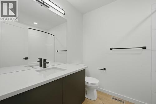 7599 Klinger Road Unit# 18, Okanagan Landing, BC - Indoor Photo Showing Bathroom