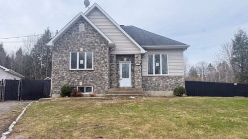 1254 Rue Charbonneau  Sainte-Sophie, QC J5J 2G9