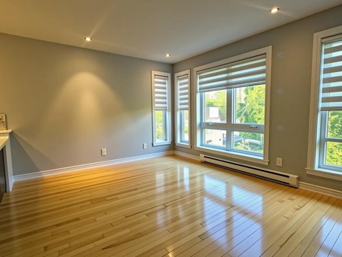 Living Room - 4817 Av. Westmore, Montréal (Côte-Des-Neiges/Notre-Dame-De-Grâce), QC - Indoor Photo Showing Other Room