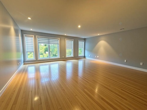 Living Room - 4817 Av. Westmore, Montréal (Côte-Des-Neiges/Notre-Dame-De-Grâce), QC - Indoor Photo Showing Other Room