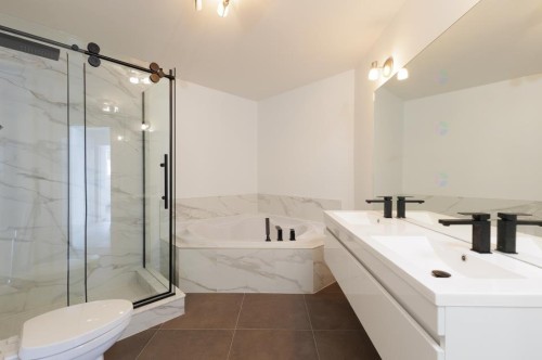 Bathroom - 103-2515 Rue Dutrisac, Vaudreuil-Dorion, QC - Indoor Photo Showing Bathroom