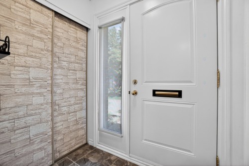 Hall d'entrée/Vestibule - 927 Place Soulanges, Brossard, QC - Indoor Photo Showing Other Room