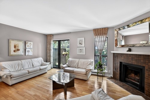 Salon - 927 Place Soulanges, Brossard, QC - Indoor Photo Showing Living Room With Fireplace