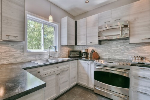 Cuisine - 14 Rue Boréale, Saint-Hippolyte, QC - Indoor Photo Showing Kitchen With Double Sink With Upgraded Kitchen