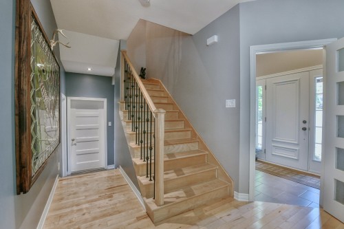 Escalier - 14 Rue Boréale, Saint-Hippolyte, QC - Indoor Photo Showing Other Room