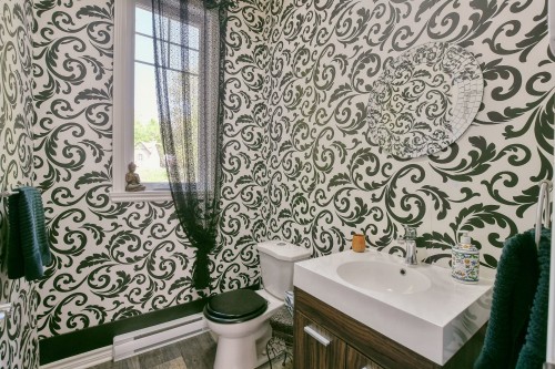 Salle d'eau - 14 Rue Boréale, Saint-Hippolyte, QC - Indoor Photo Showing Bathroom