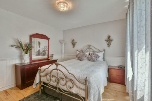 Chambre à coucher principale - 14 Rue Boréale, Saint-Hippolyte, QC - Indoor Photo Showing Bedroom