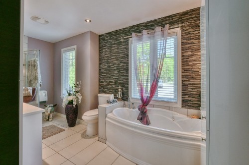 Salle de bains - 14 Rue Boréale, Saint-Hippolyte, QC - Indoor Photo Showing Bathroom
