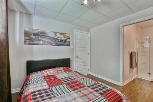 Chambre à coucher - 14 Rue Boréale, Saint-Hippolyte, QC - Indoor Photo Showing Bedroom