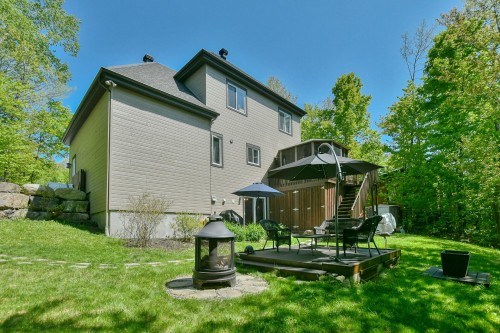 Salle familiale - 14 Rue Boréale, Saint-Hippolyte, QC - Outdoor