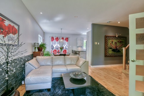 Salon - 14 Rue Boréale, Saint-Hippolyte, QC - Indoor Photo Showing Living Room