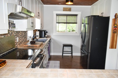 Cuisine - 1035Z Ch. De Valence, Sherbrooke (Fleurimont), QC - Indoor Photo Showing Kitchen With Double Sink