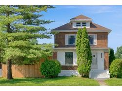 448 Queen Street Chatham, ON N7M 2J3