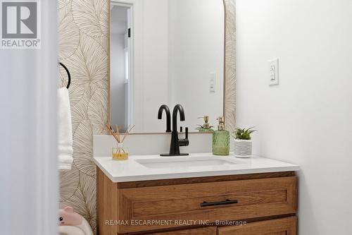 34 Baillie Street, Hamilton, ON - Indoor Photo Showing Bathroom