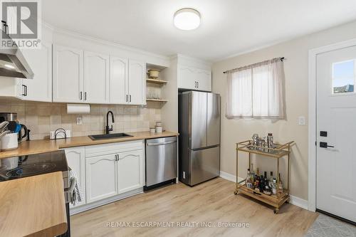 34 Baillie Street, Hamilton, ON - Indoor Photo Showing Kitchen