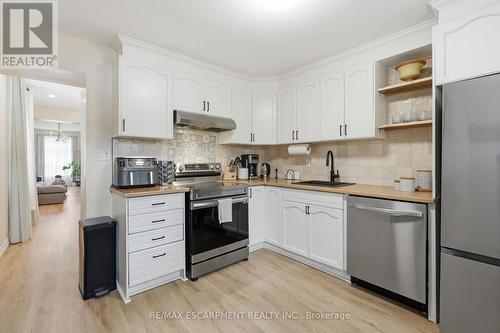 34 Baillie Street, Hamilton, ON - Indoor Photo Showing Kitchen