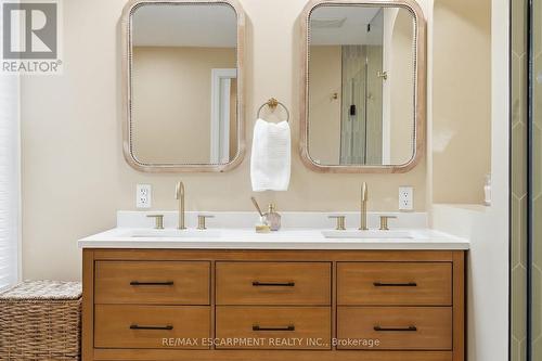 34 Baillie Street, Hamilton, ON - Indoor Photo Showing Bathroom