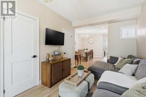 34 Baillie Street, Hamilton, ON - Indoor Photo Showing Living Room