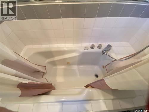 210 First Avenue, Yorkton, SK - Indoor Photo Showing Bathroom