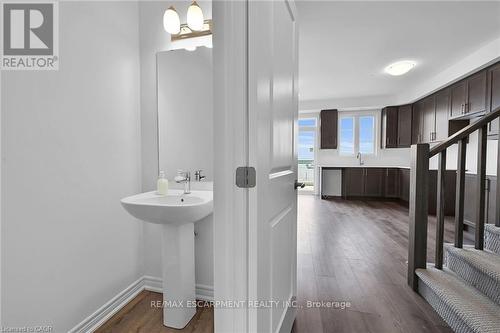 35 - 120 Court Drive, Brant, ON - Indoor Photo Showing Bathroom
