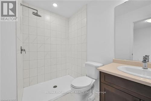 35 - 120 Court Drive, Brant, ON - Indoor Photo Showing Bathroom