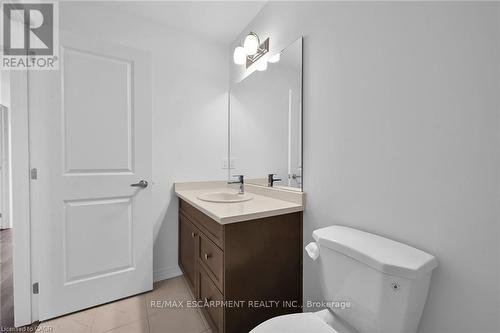 35 - 120 Court Drive, Brant, ON - Indoor Photo Showing Bathroom