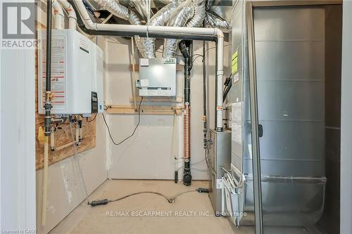 35 - 120 Court Drive, Brant, ON - Indoor Photo Showing Basement