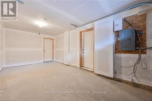 35 - 120 Court Drive, Brant, ON - Indoor Photo Showing Other Room