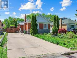 34 GREYLAWN CRESCENT Toronto, ON M1R 2V6