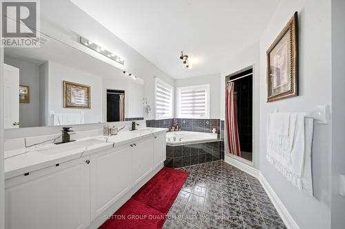 Second bedroom - 35 Devonsleigh Drive, Brampton, ON - Indoor Photo Showing Bathroom