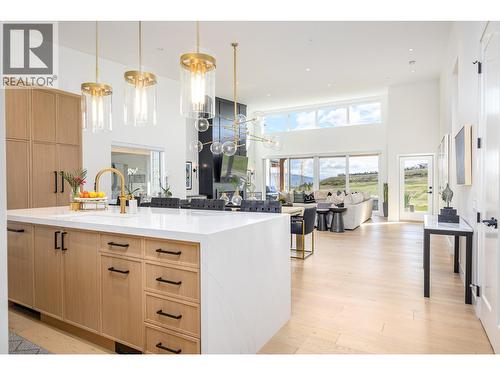 105 Predator Ridge Drive Unit# 21, Vernon, BC - Indoor Photo Showing Kitchen With Upgraded Kitchen
